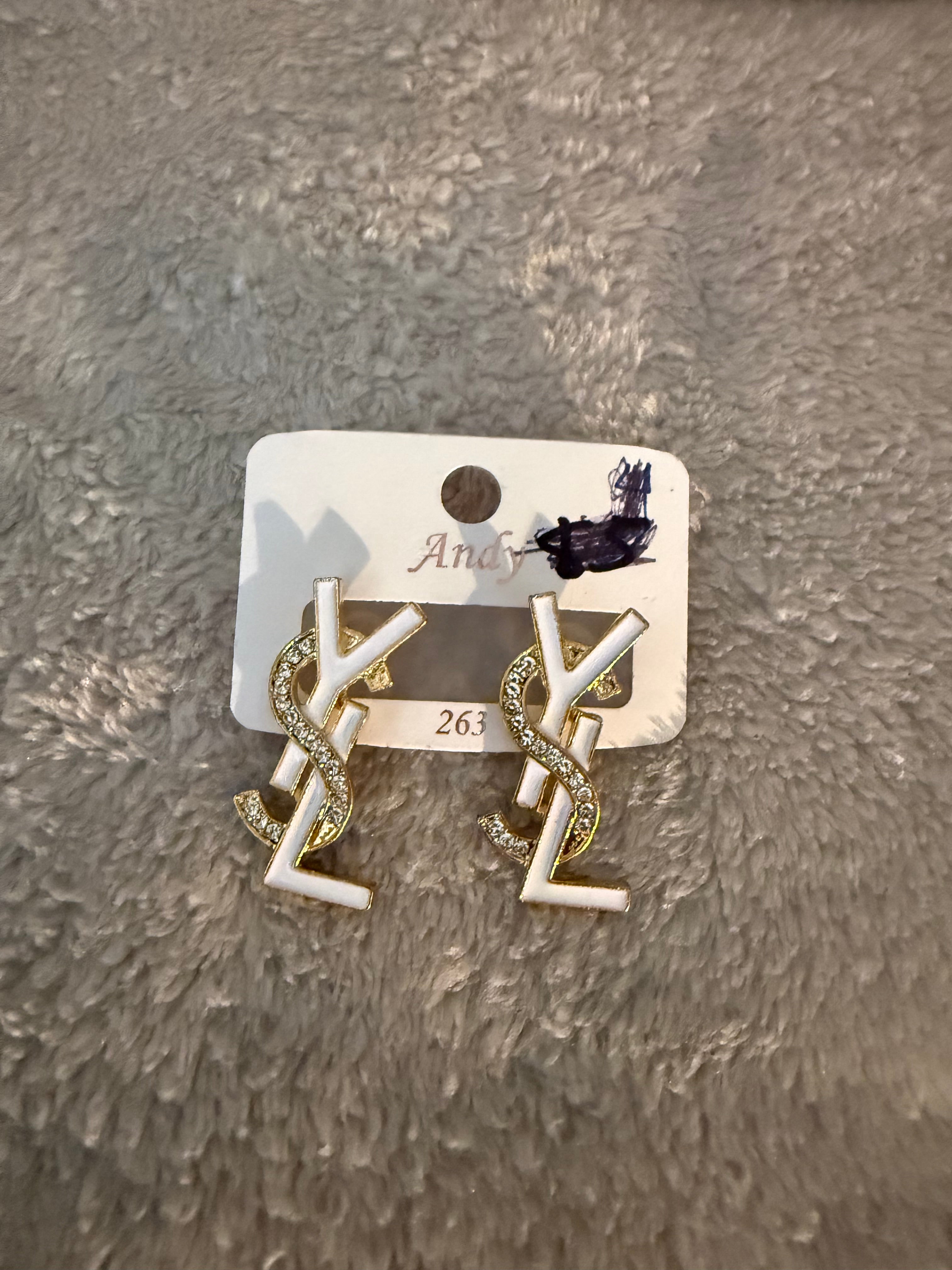 Icône — White & Gold Pendant Earrings