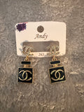 Noir & Or — Gold Pendant Earrings