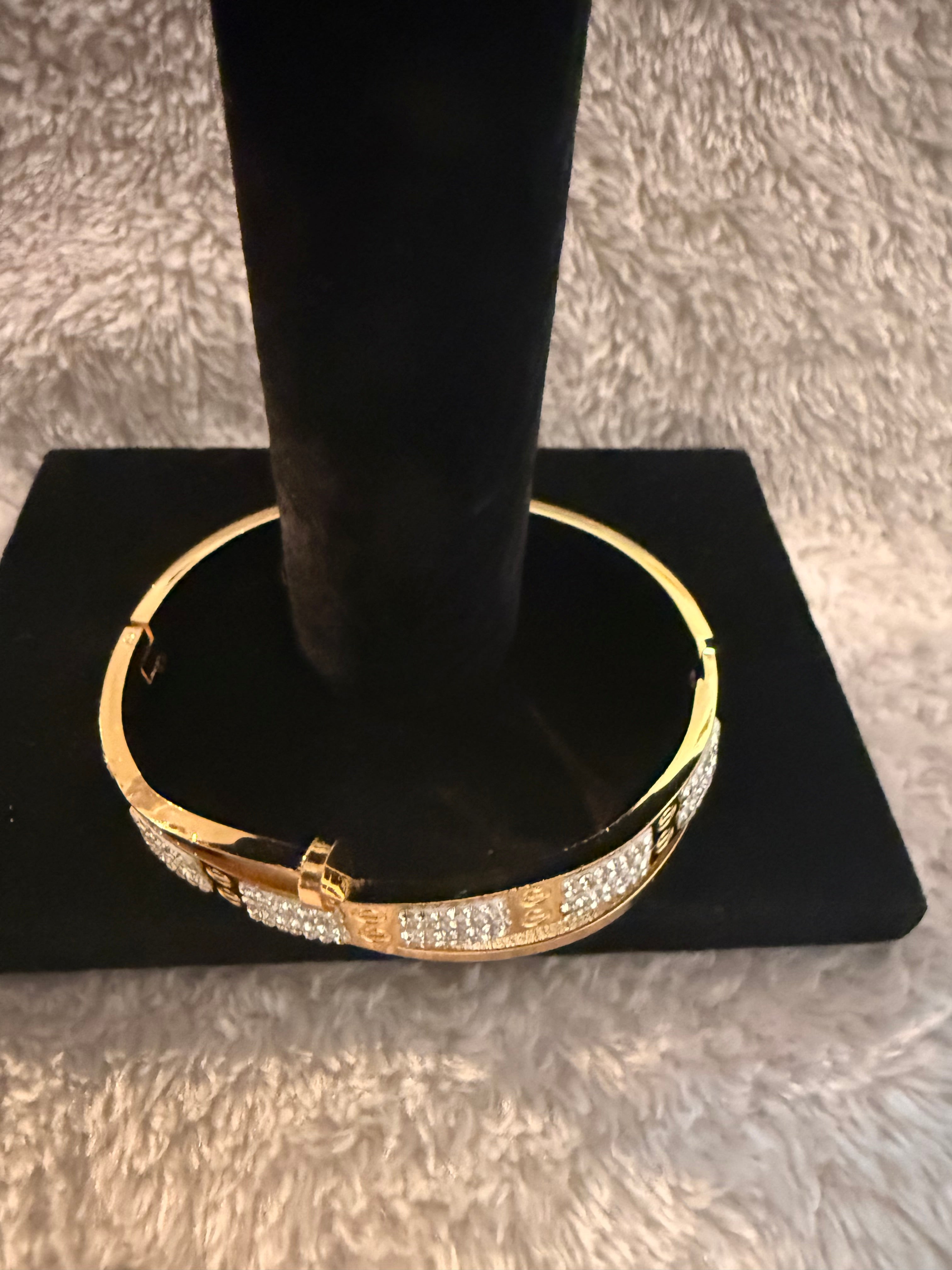 Lumière Dorée — Gold & Diamond Cuff